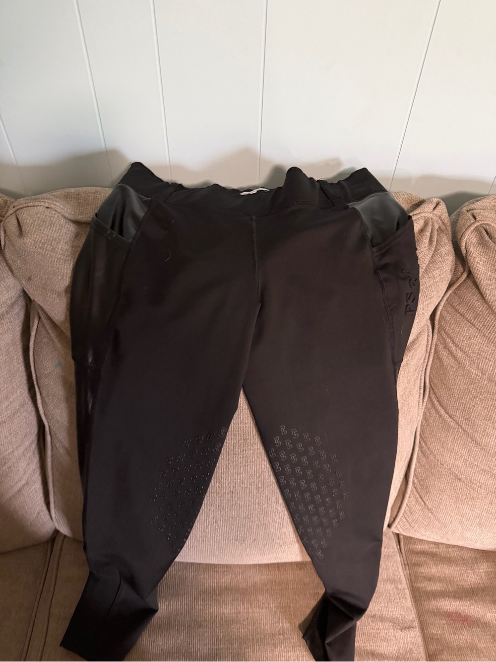 Women's Black Grip-Detail Leggings